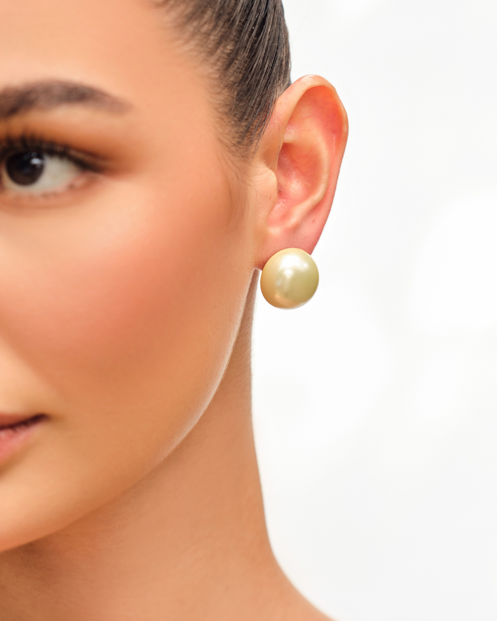 20mm Pearl Studs - Golden