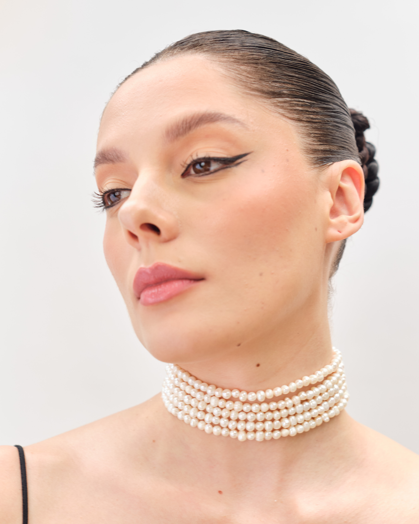 Prim Natural Pearl Choker