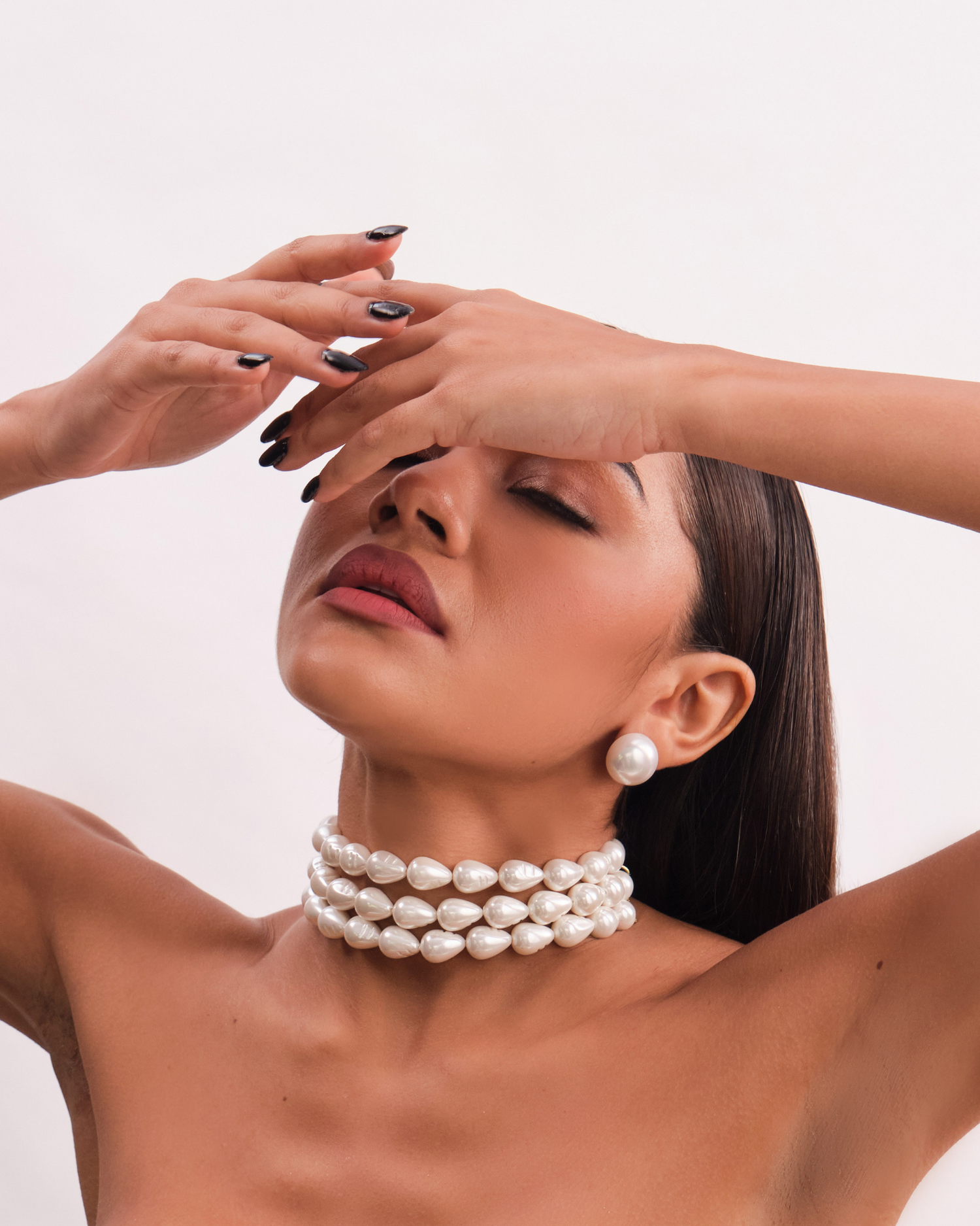 Drops Pearl Choker - White